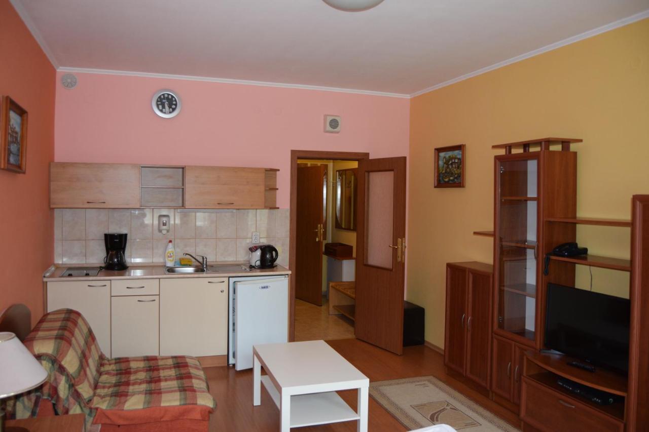 Persey Flora Apartments Borowec Zewnętrze zdjęcie