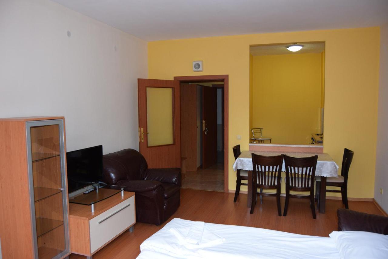Persey Flora Apartments Borowec Zewnętrze zdjęcie